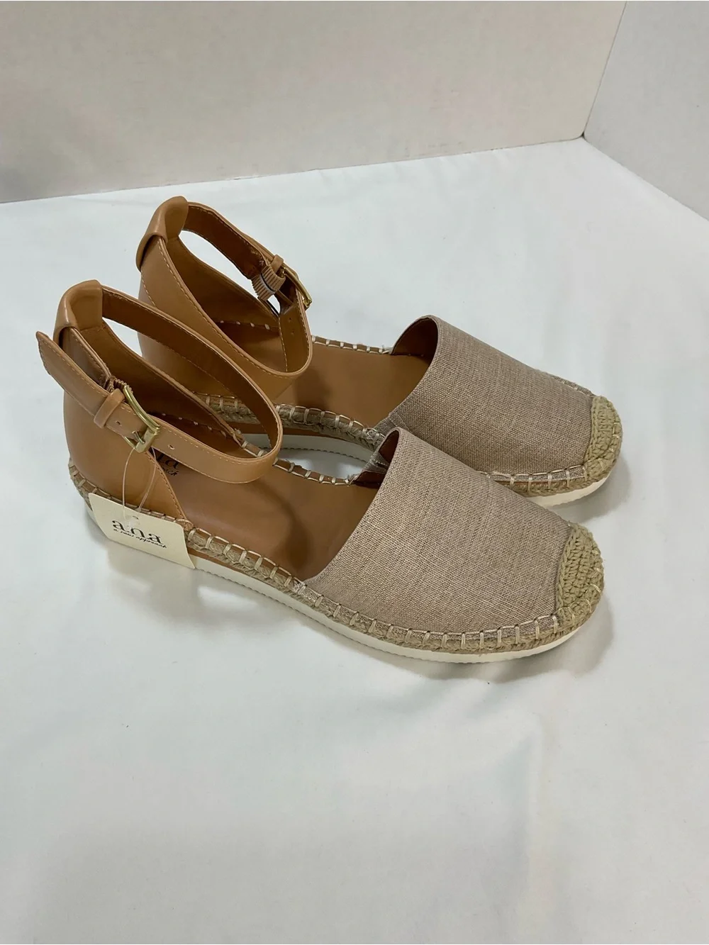 a.n.a lightweight canvas